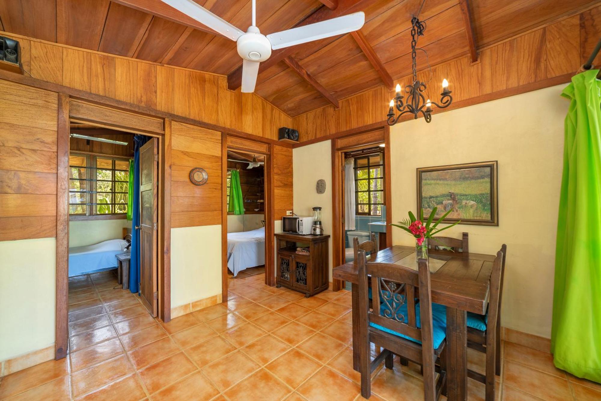 Casas Pelicano Playa Junquillal